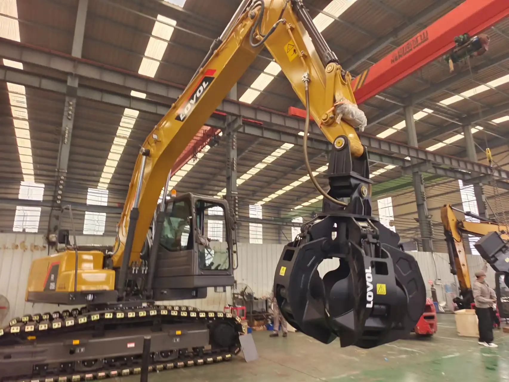 Why is excavator metal scrap made of high-strength manganese steel?